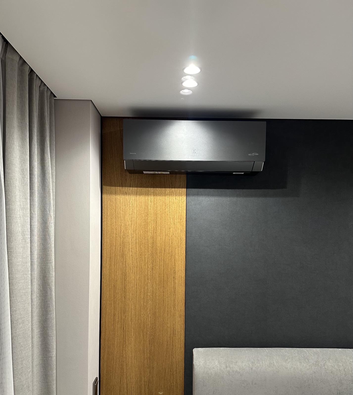 Кондиционер Electrolux ENTERPRISE BLACK Super DC Inverter установка в Минск-Мир